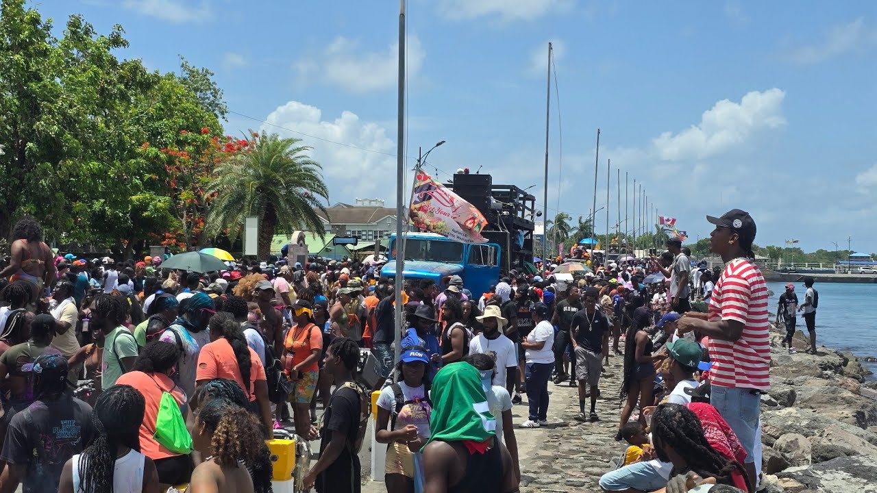 Jouvert morning bubbles 🫧🫧🫧 on the road🥴