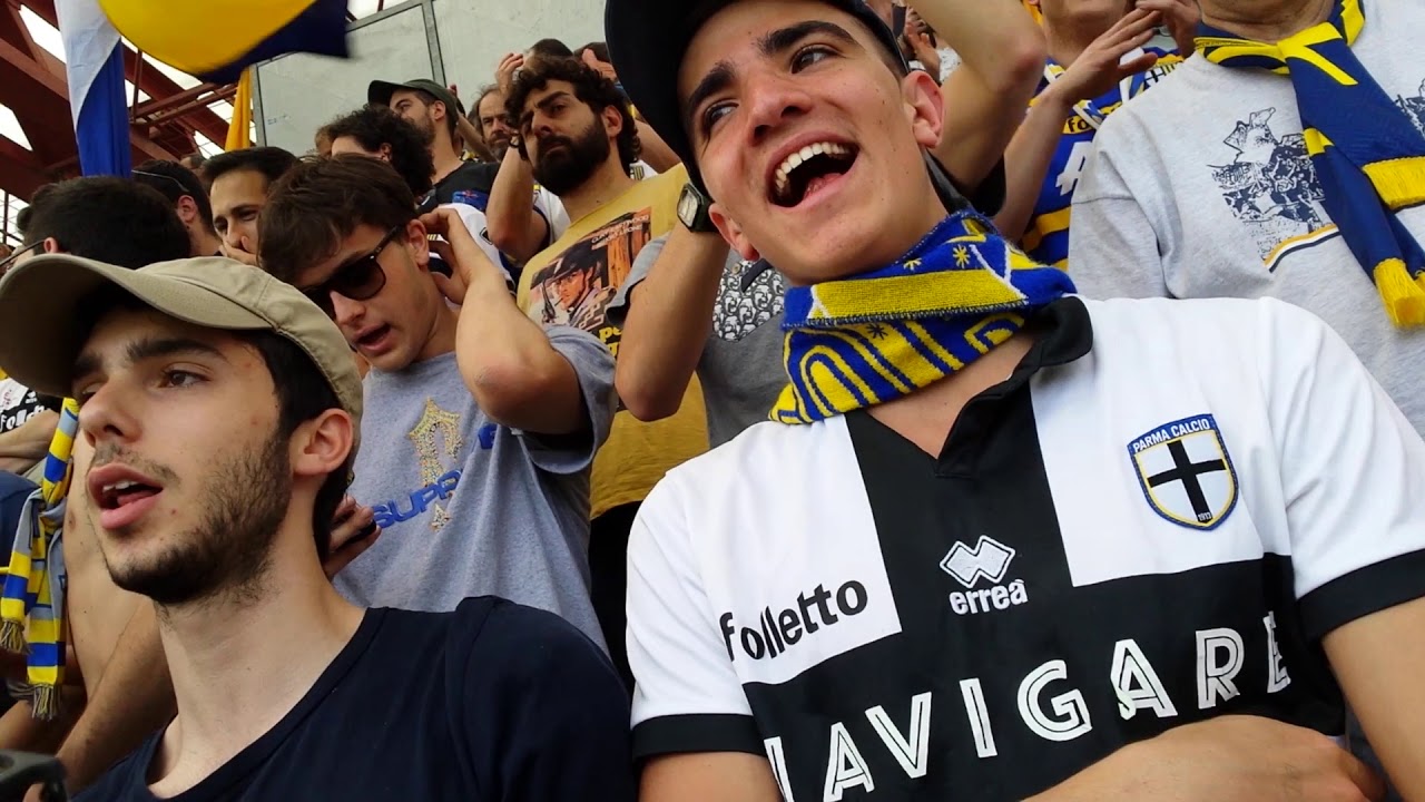 Forse chissà succederà canta con noi che torniamo in serie A (Cesena - Parma)  curva
