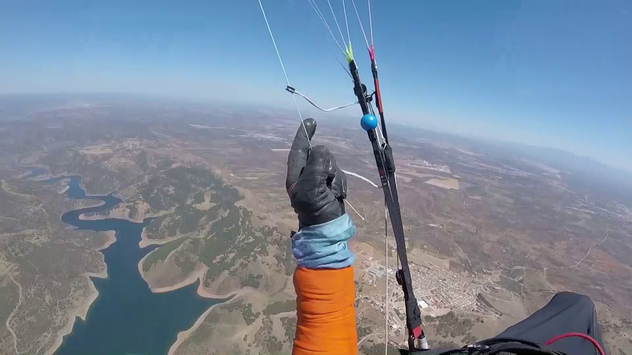 Cielo azul, buitres y muchos kilometros en el Open parapente XC El Yelmo 2019