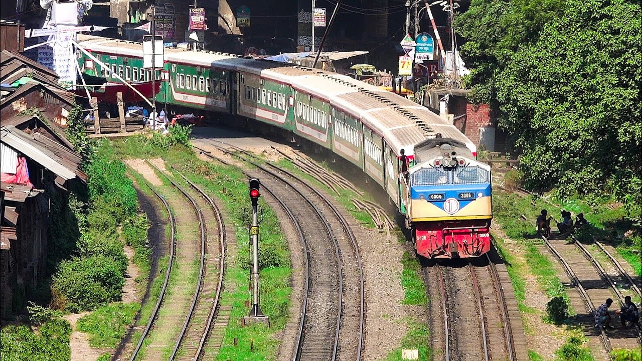 Subarna Express train arriving at Dhaka Railway Station || Bangladesh Railway