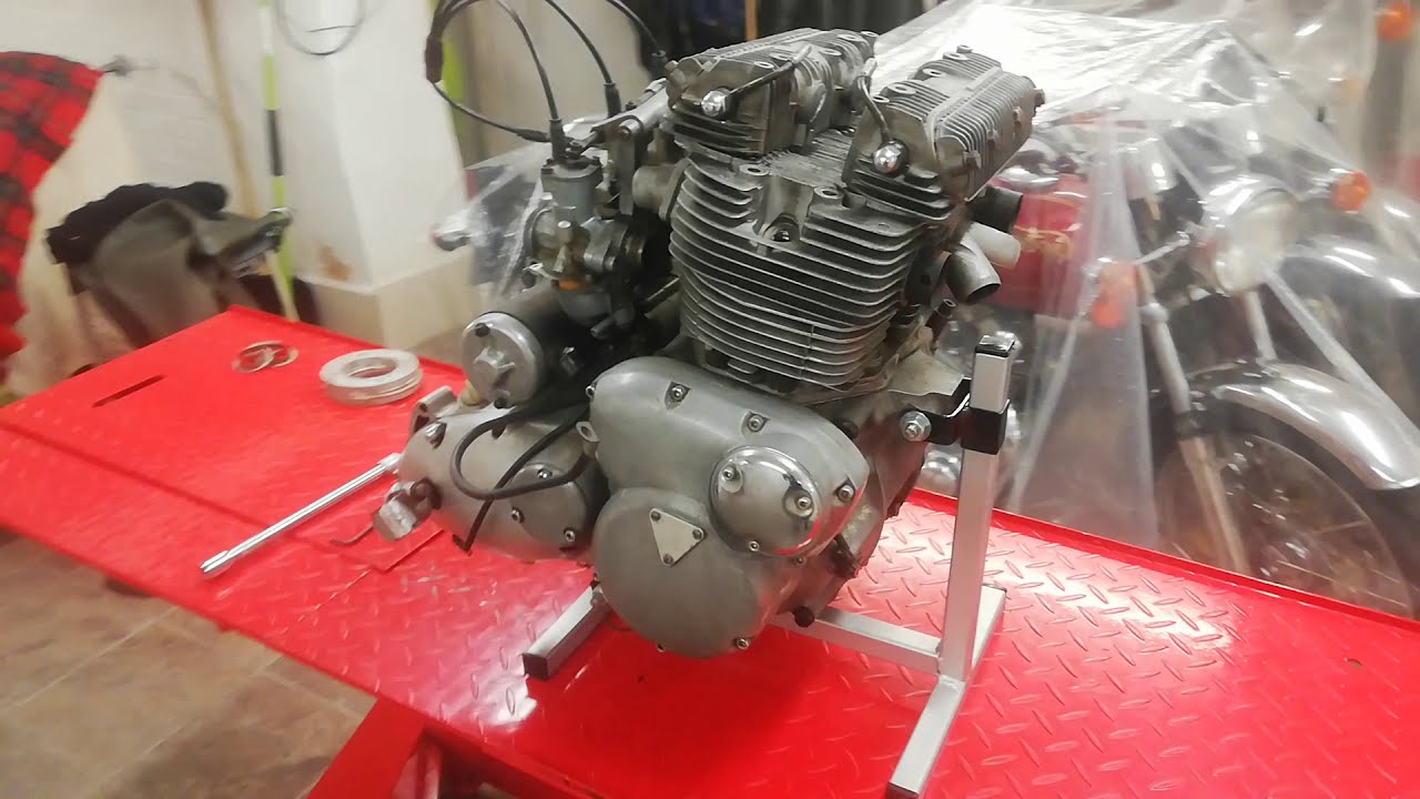Ремонт двигателя Triumph Trident T160. Часть 1. Снятие головки блока цилиндров и стартера.