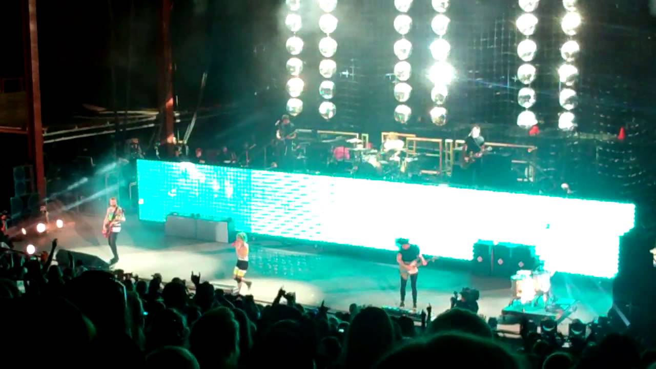 Paramore - Ain't It Fun - Live at Red Rocks