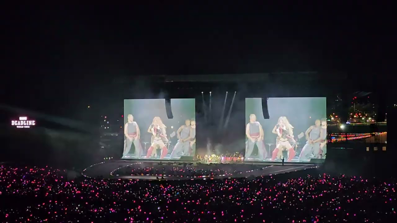 Jump Black Pink  Roger's stadium Toronto