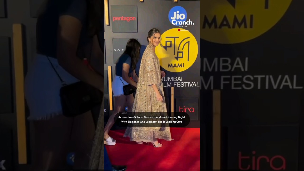 #TaraSutaria graces the #MAMI opening night with elegance and glamour #CranchMedia