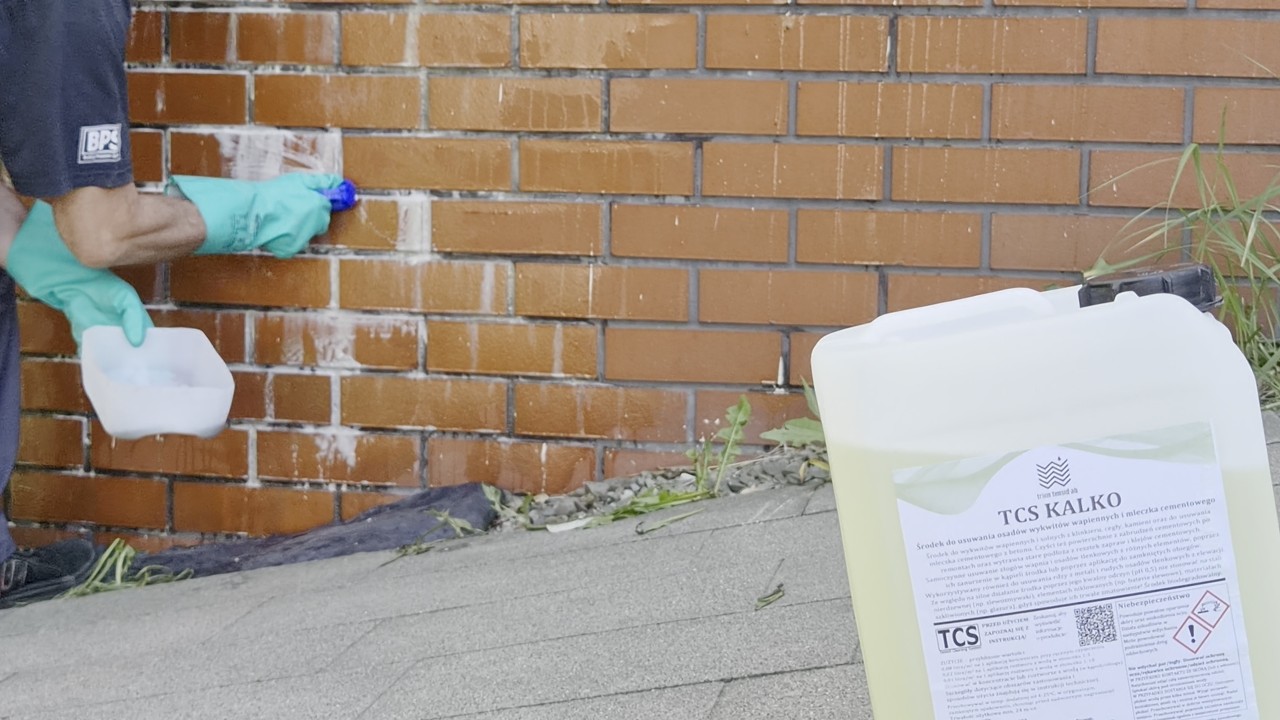 Usuwanie wykwit&oacute;w wapiennych z klinkieru TCS Kalko i przygotowanie do hydrofobizacji BPS 7718