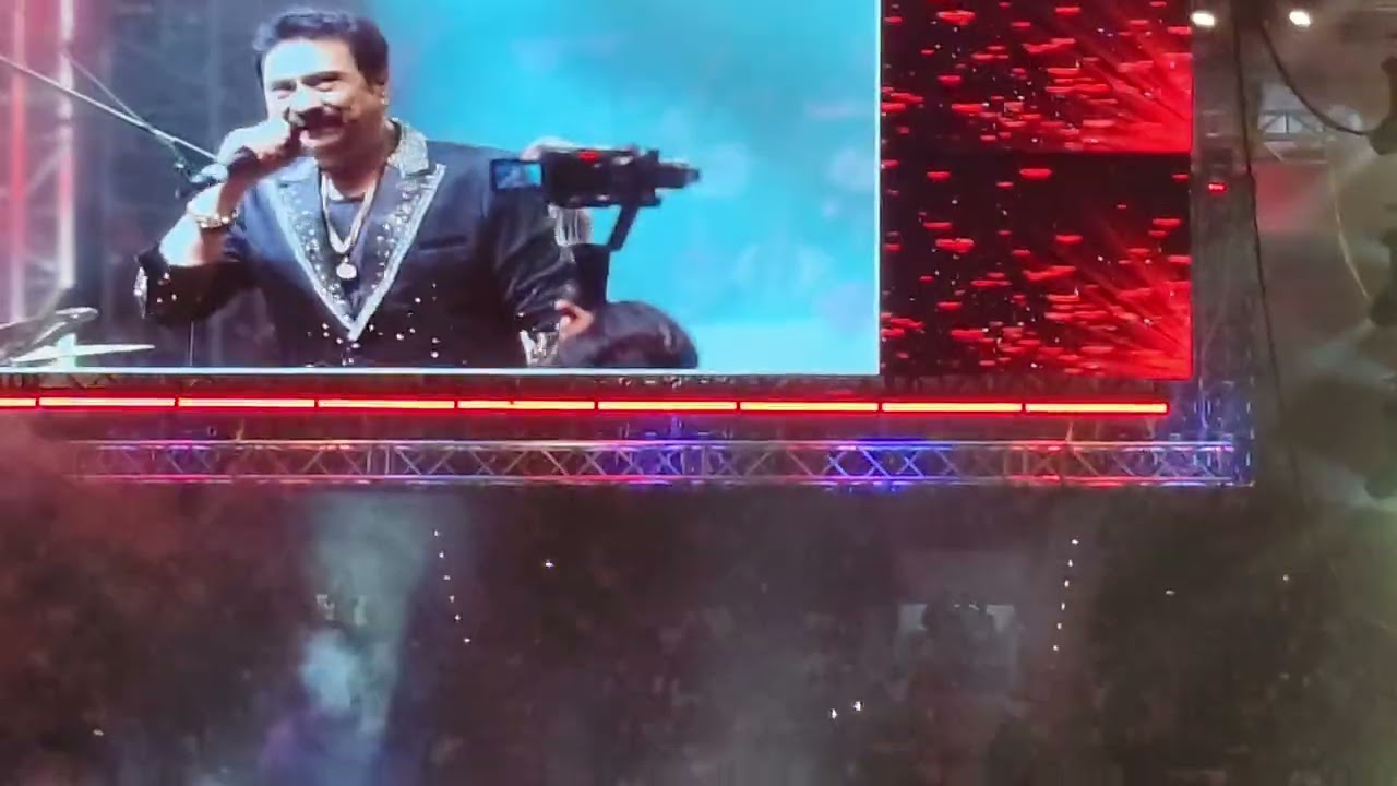 Kumar Sanu in Netaji Indoor Stadium, Kolkata #kumarsanu JAB KISI KI TARAF DIL 