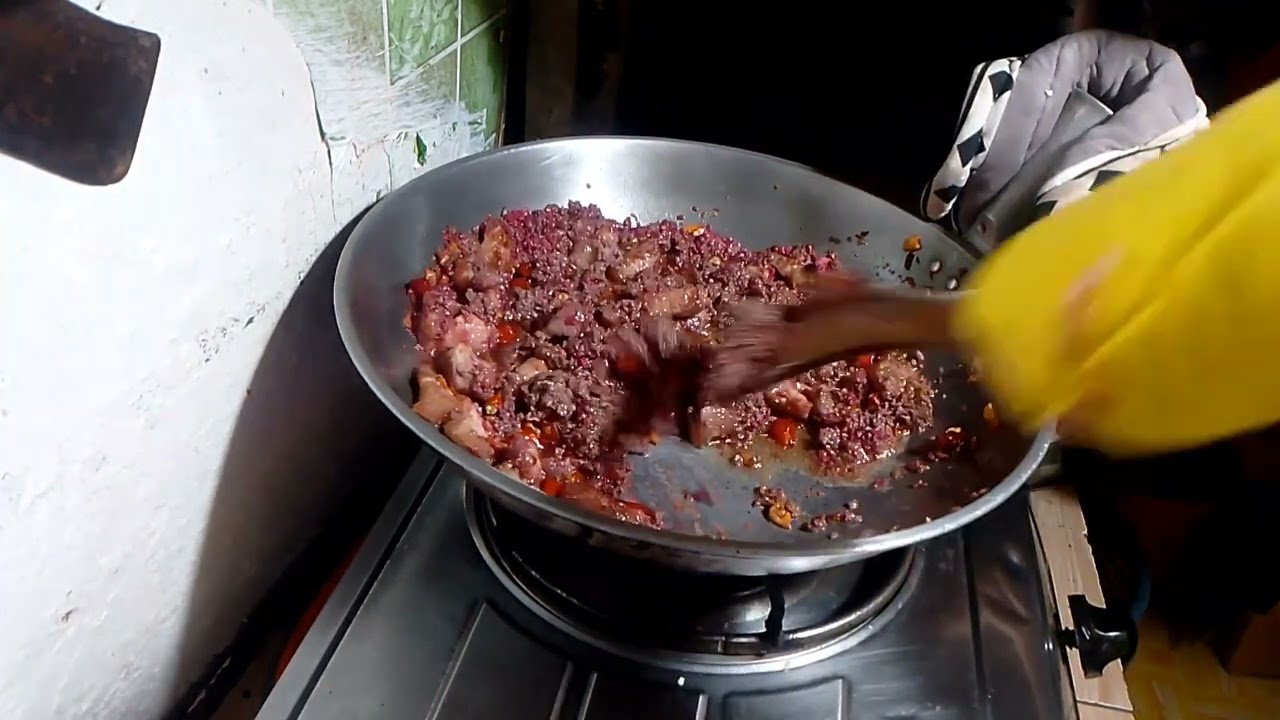Cooking spicy shrimp paste with pork l @ateNengvlog 