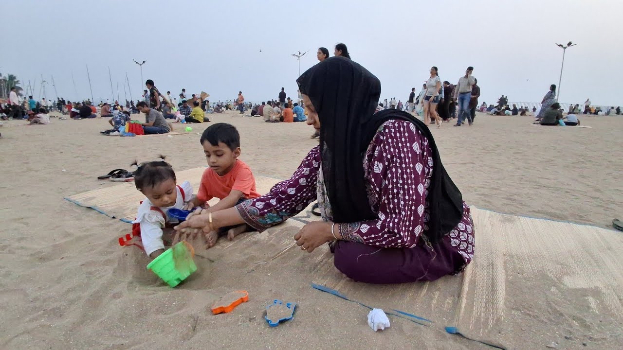 Girgaon chowpati pr kie bht saari masti..