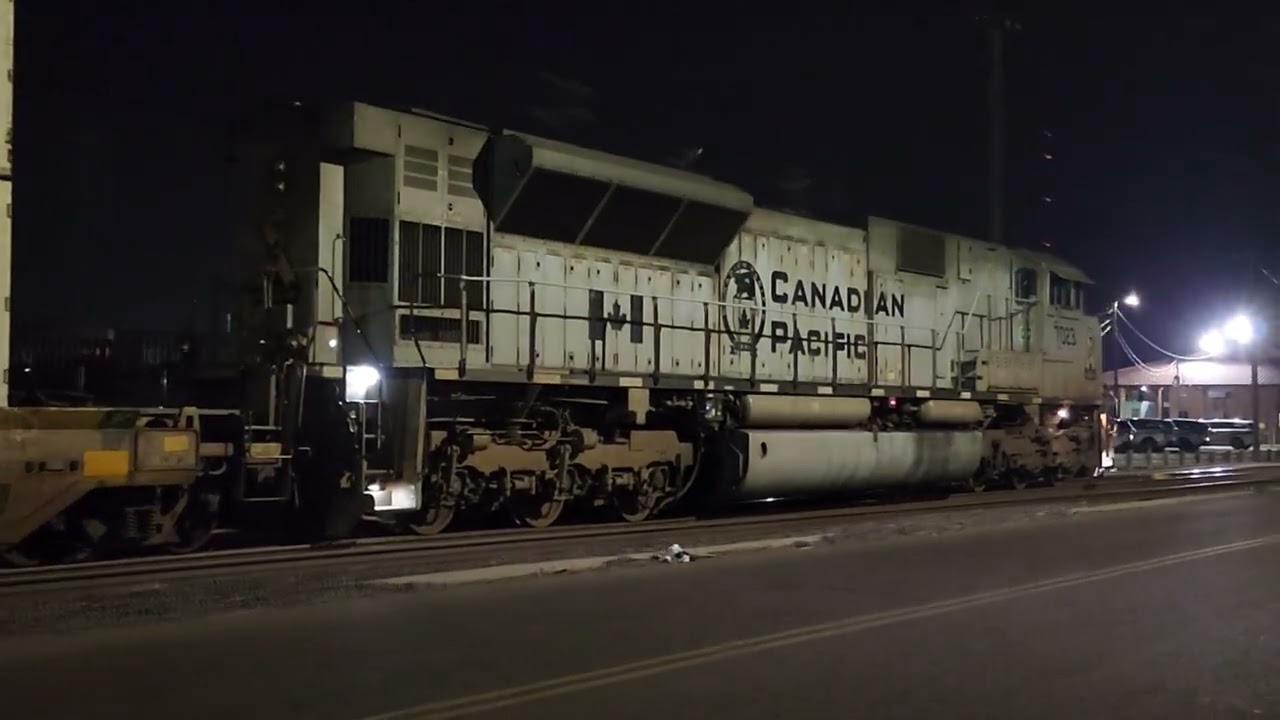 Canadian Pacific 7023 heading into Mexico