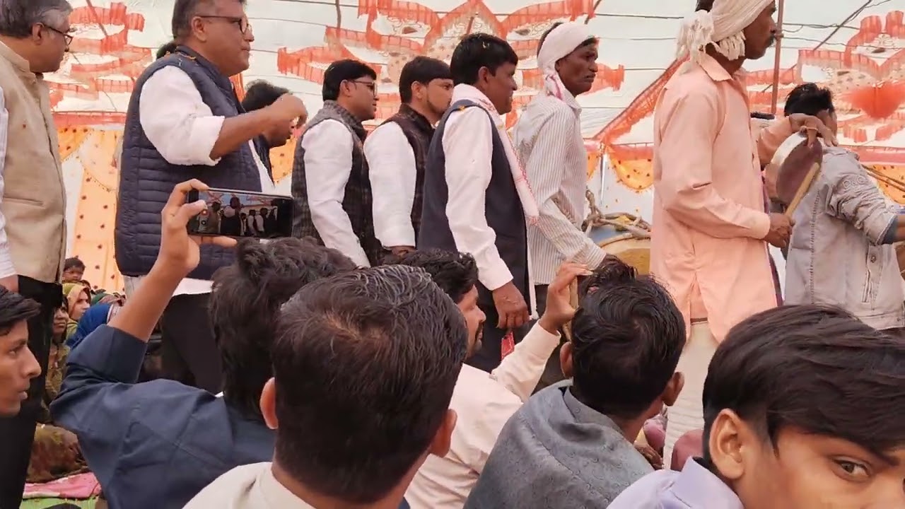 आदीवासी संग रेवजीया किरसमश