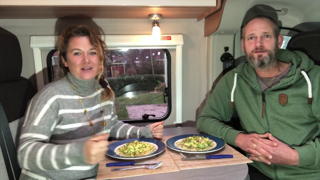 Kochen im Wohnmobil | Herzhafte Spätzle Pfanne mit Spitzkohl und Bacon | Kochen im Camper *8