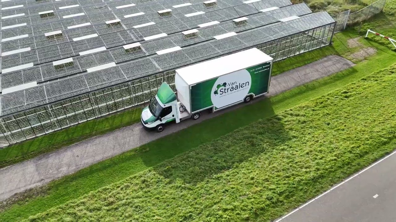 één nieuwe Iveco Daily  40C18 HA8 BE-trekker voor Van Straalen uit monster