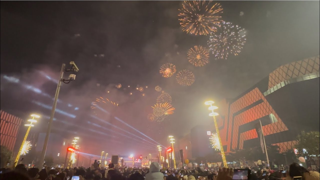 Welcoming 2026 New Year in Qatar- Lusail Boulevard புத்தாண்டை வரவேற்க கடும்குளிரில் வானவேடிக்கை