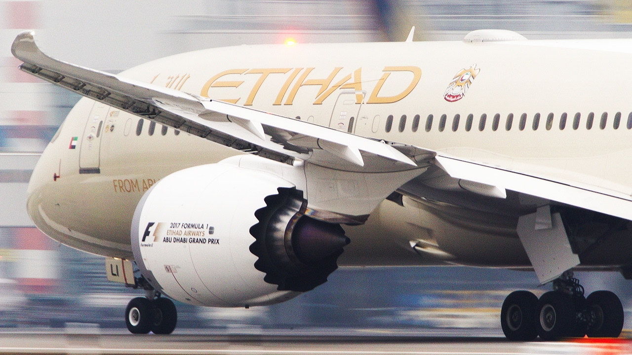 BOEING 787 and AIRBUS 350 Departure - Direct Comparison in 4K