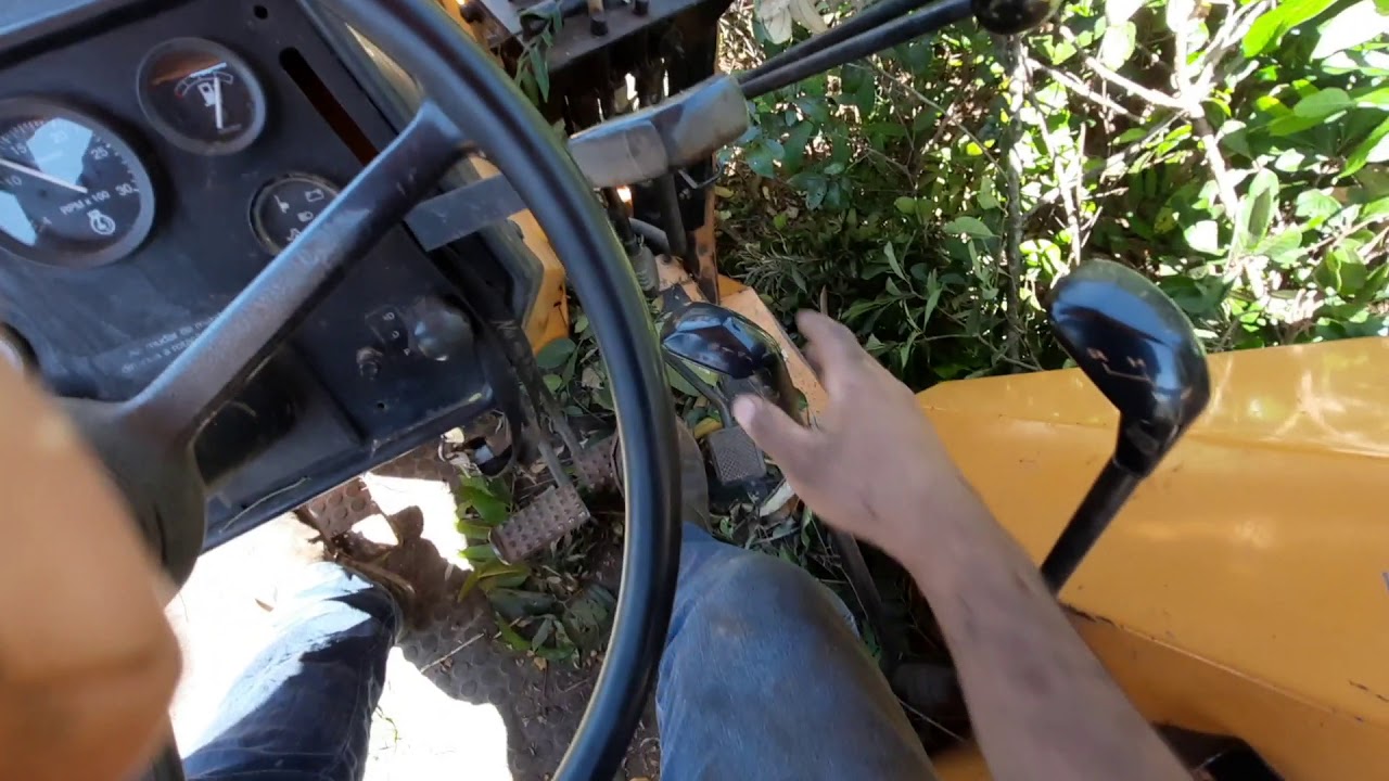 Limpeza de pasto com roçadeira