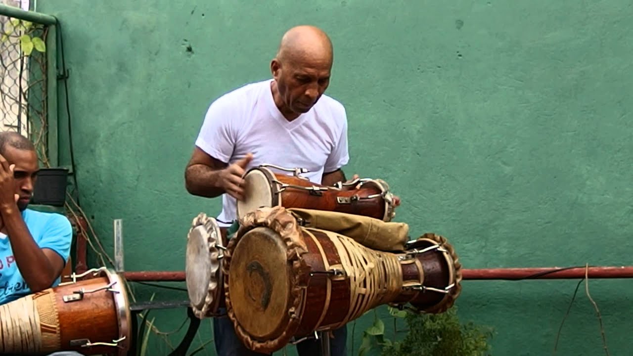 Octavio Rodriguez Rivera, master of the Bat&aacute; drums