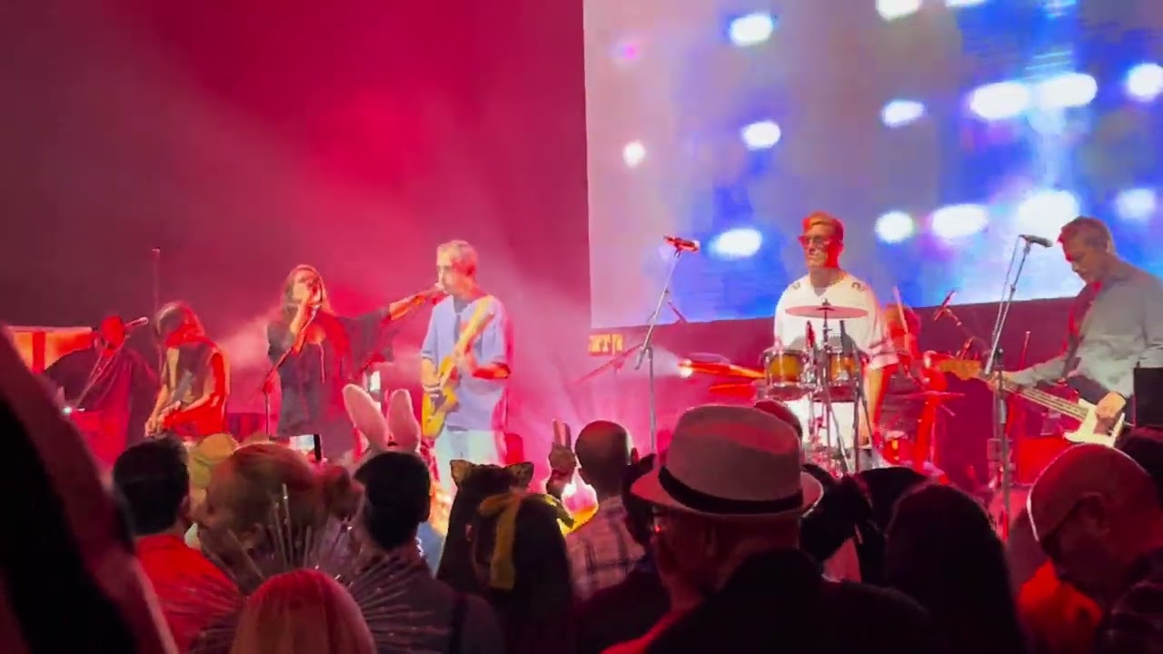 מוניקה סקס ומרינה מקסימיליאן - מספיק בן אדם (live 26/02/2026)