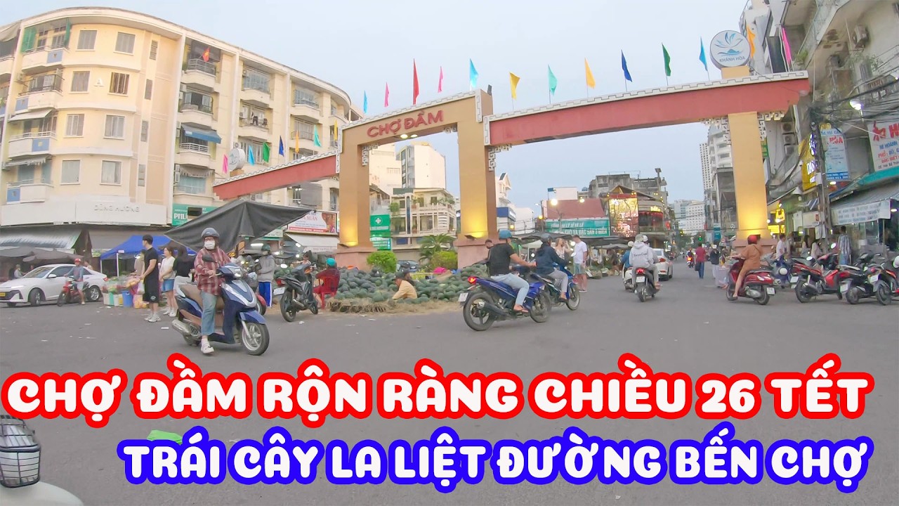 Chợ Đầm rộn ràng chiều 26 tết - hoa và trái cây dồi dào cận tết