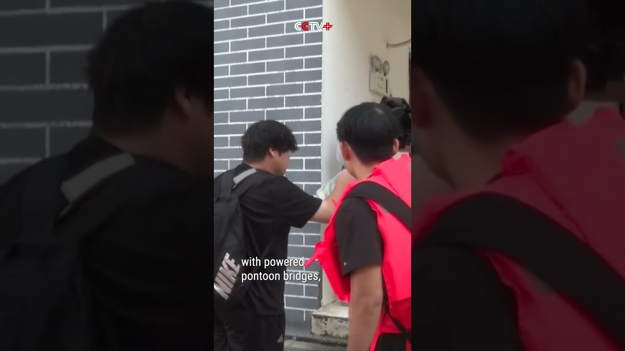 Thousands of Trapped Students Evacuated Through Powered Pontoon Bridges in Guangxi