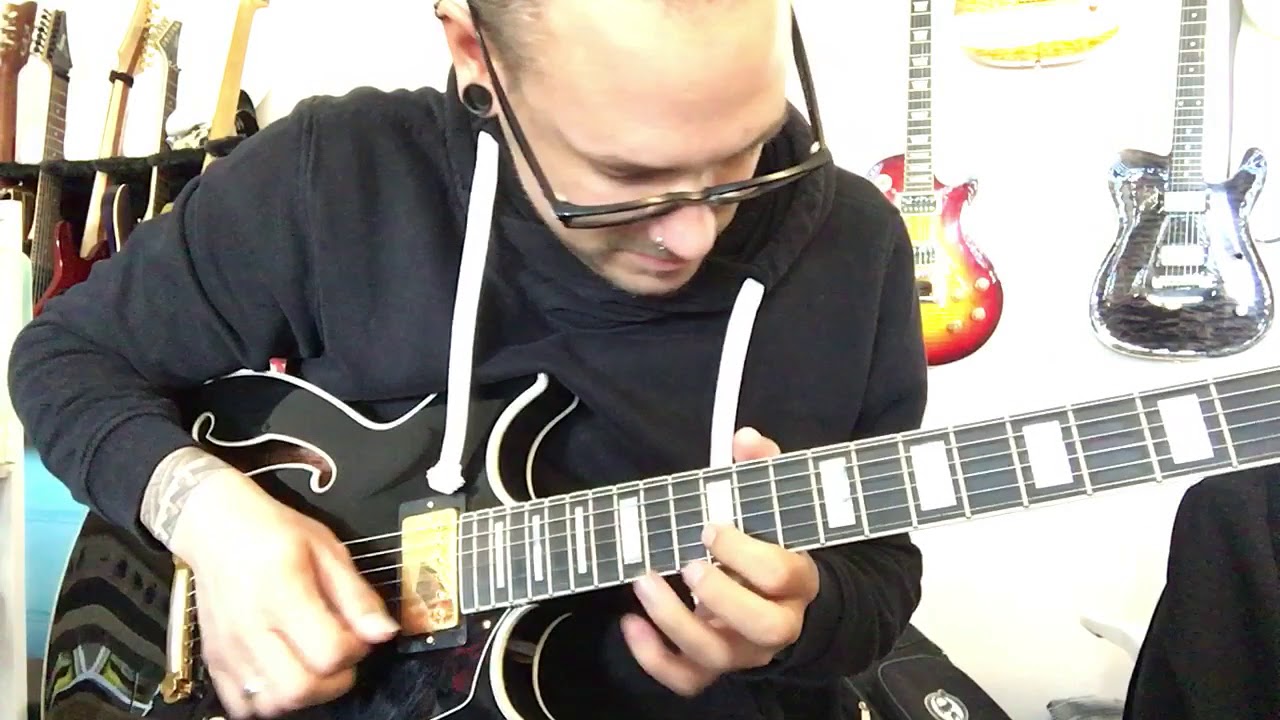 Nite crawler - Larry Carlton - Solo cover by Nico Schliemann