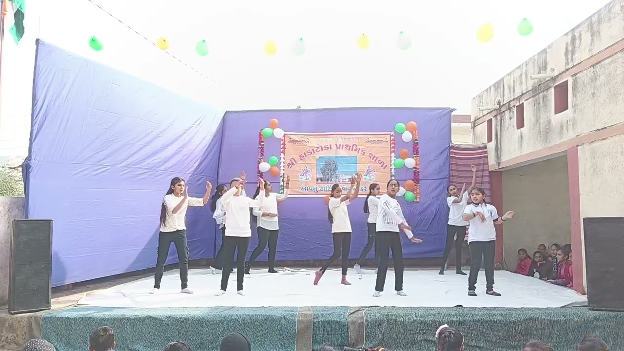 હાડાટોડા પ્રાથમિક શાળા ના ધોરણ 6 અને 8 ના દીકરીઓ દ્વારા ફ્યુજન સોન્ગ ની રજૂઆત 