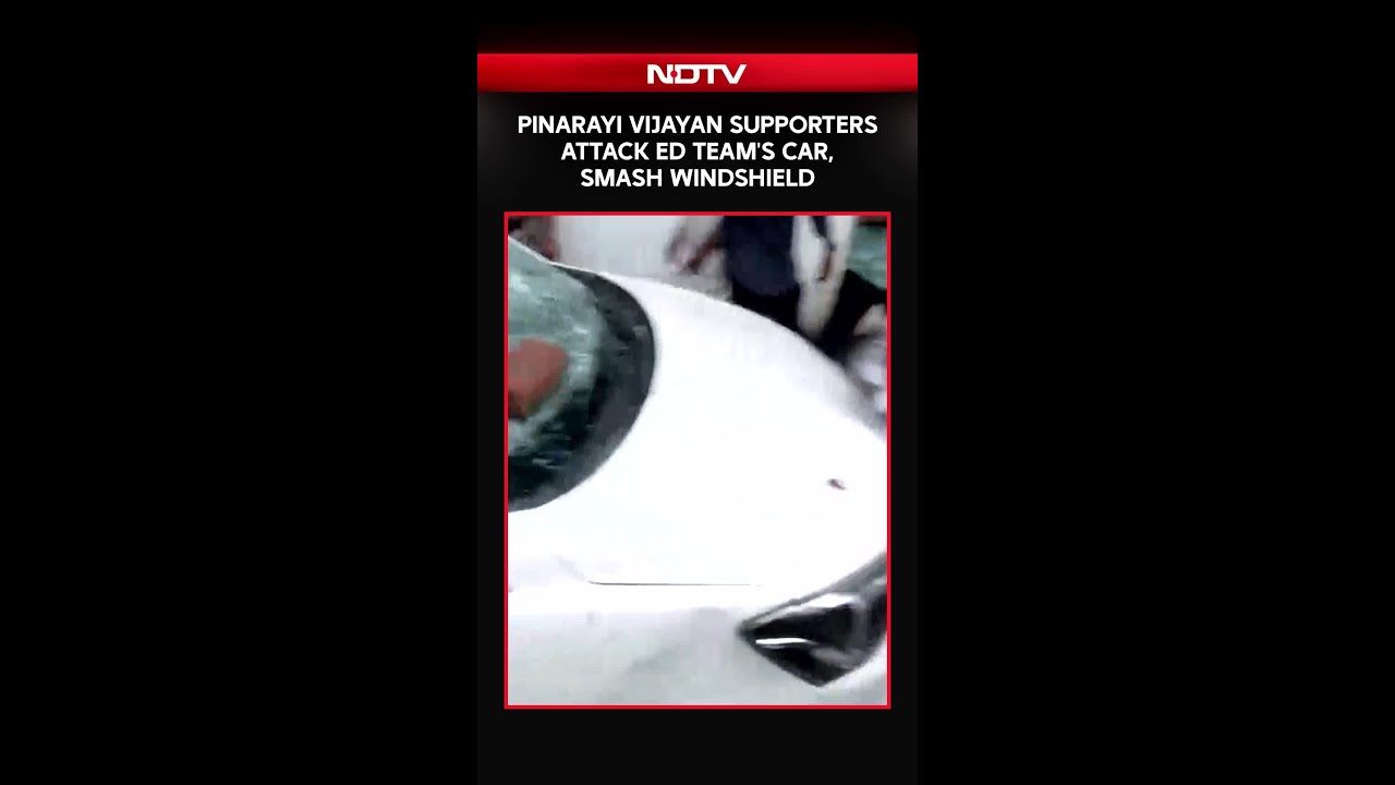 Kerala News | Former Kerala CM Pinarayi Vijayan Supporters Attack Probe Team's Car, Smash Windshield