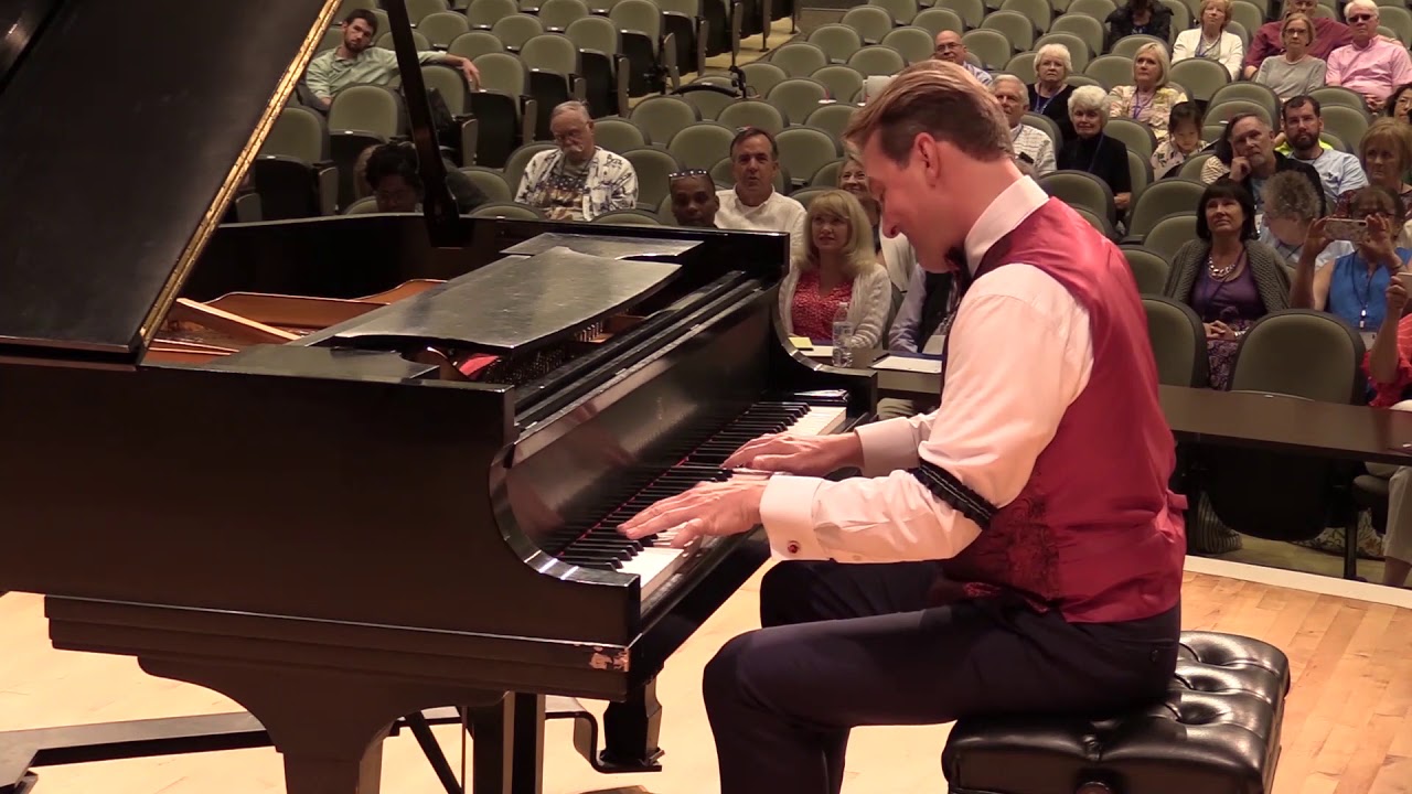 Michael Drexler performing 