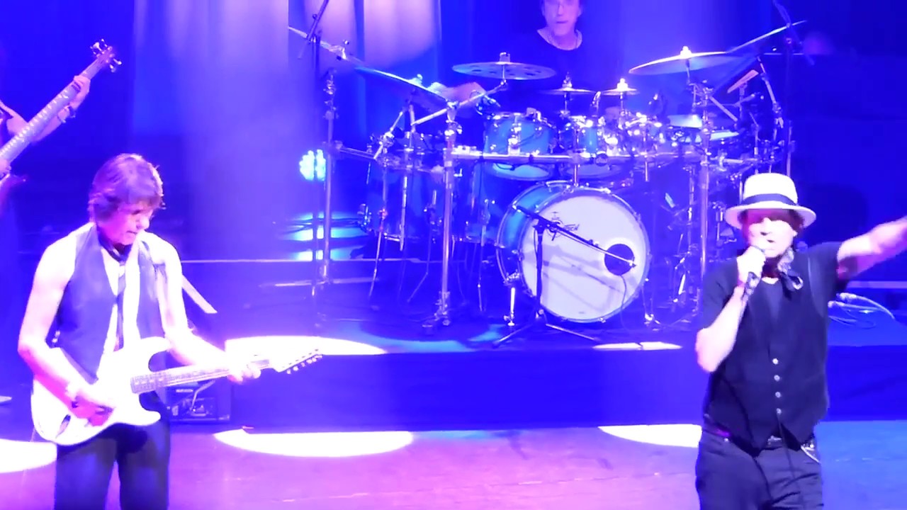 Jeff Beck with Jimmy Hall singing 