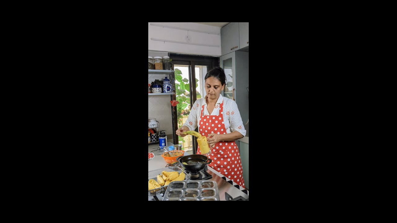 इस तरह से मिर्ची पकौड़ा बनाओगे तो घर में सब कहेंगे कि दुबारा कब बनाओगी😅 |  Mirchi Pakoda Recipe