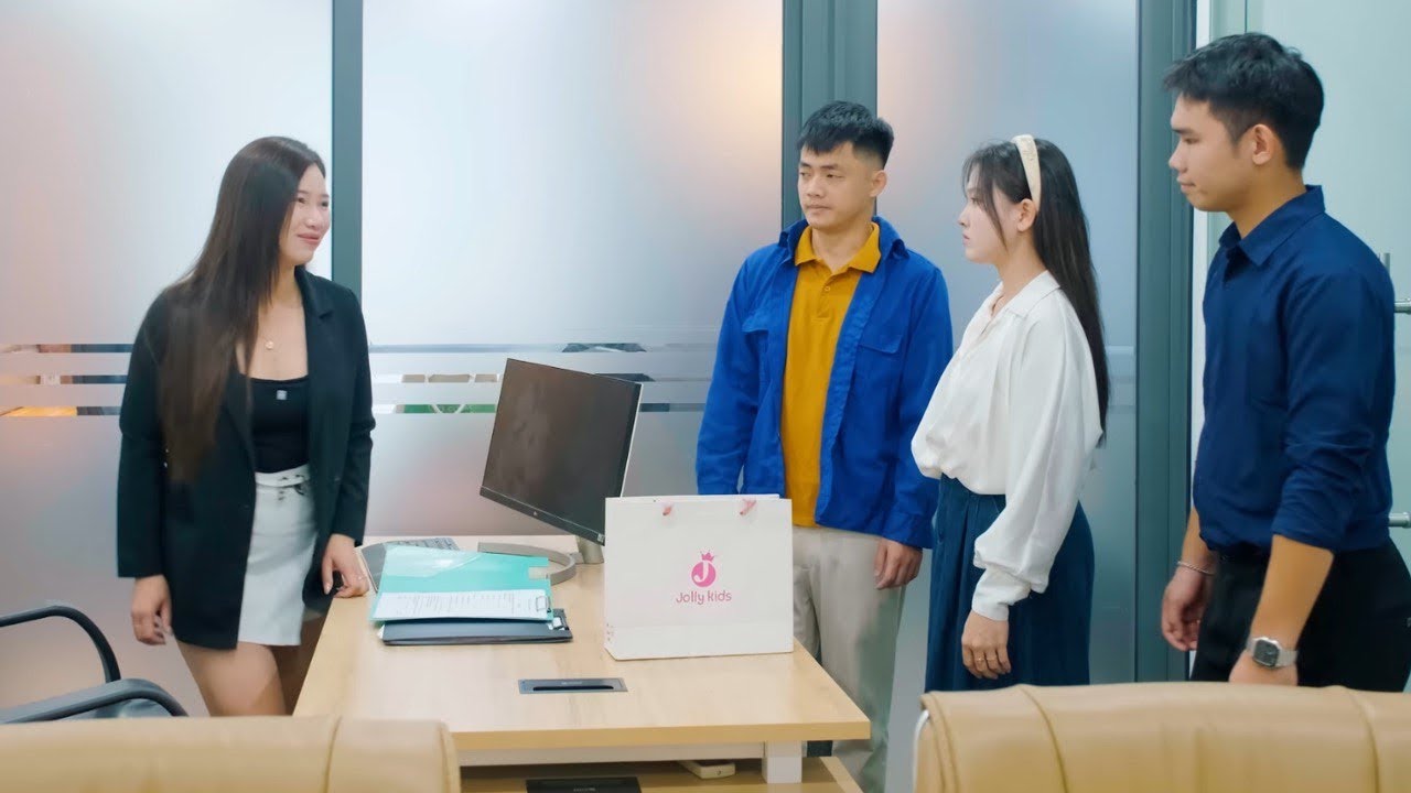 Chủ Tịch Giả Làm Nhân Viên Mang Quà Rẻ Tiền Lên Công Ty Bị Đồng Nghiệp Coi Thường Và Cái Kết - T1746