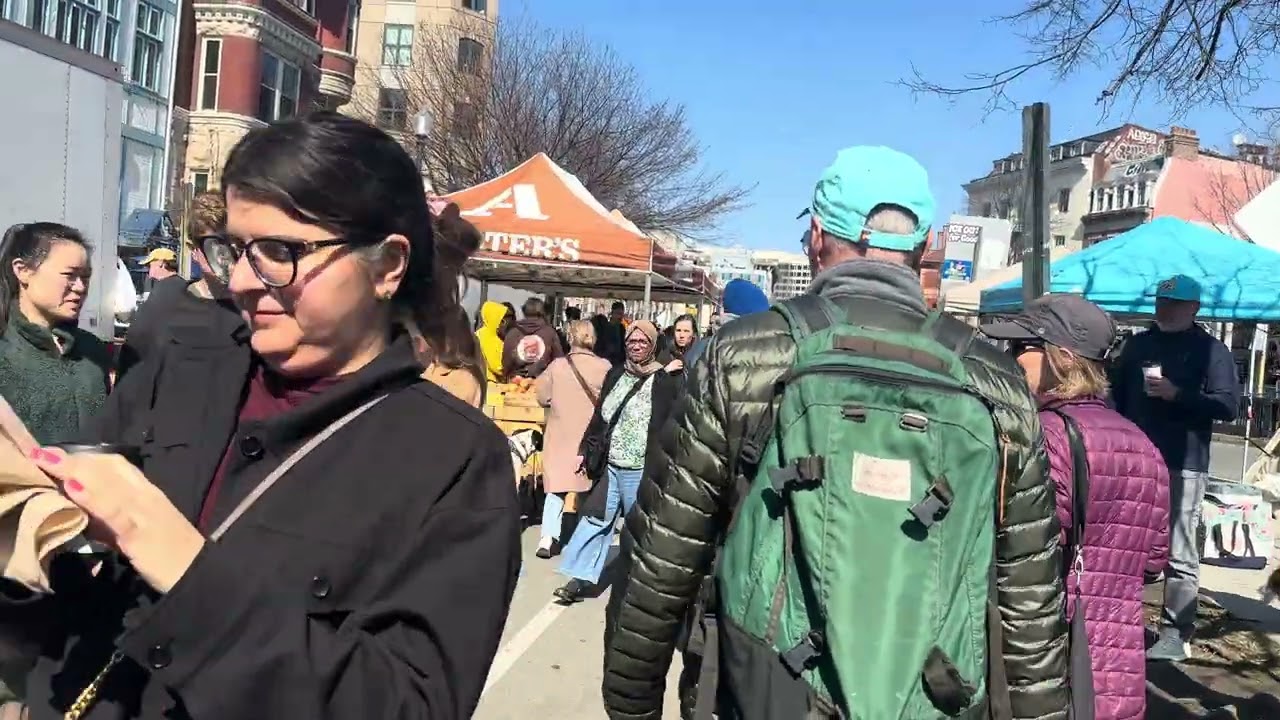 Washington DC Walking Tour: FRESHFARM Dupont Circle Market