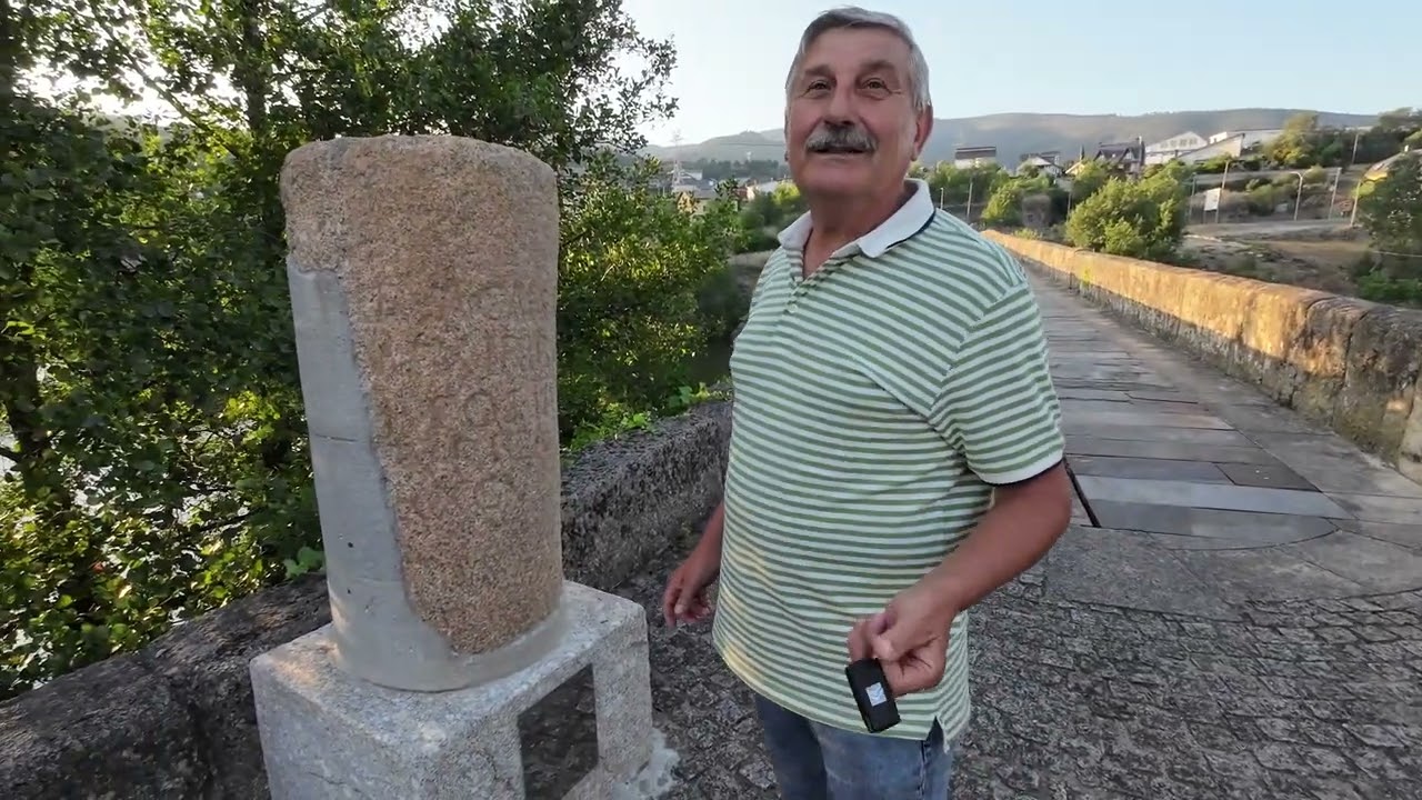 Un nuevo miliario de la Vía Nova en la Rúa de Valdehorras.