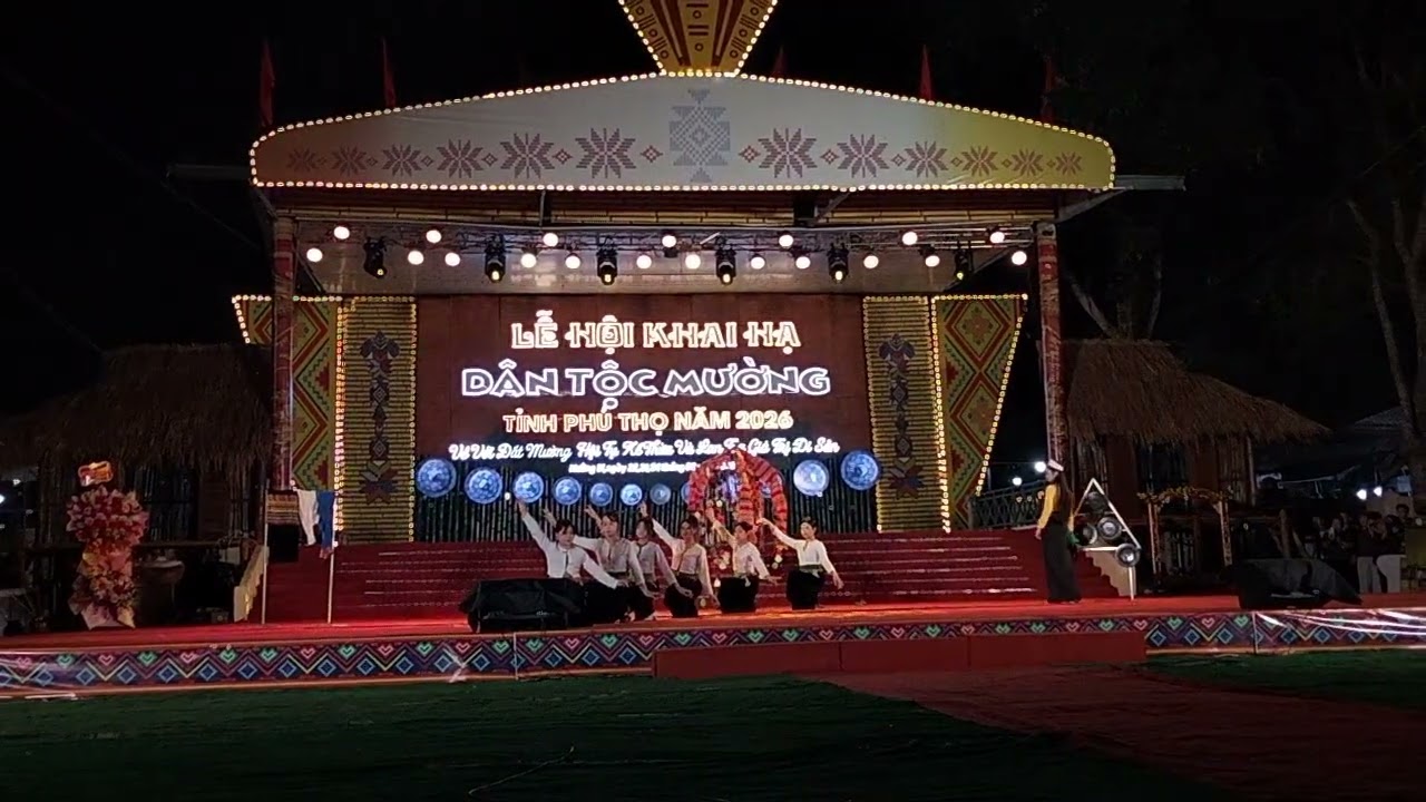 Dự thi thí sinh mường động tại lễ hội mường bi  phú thọ 