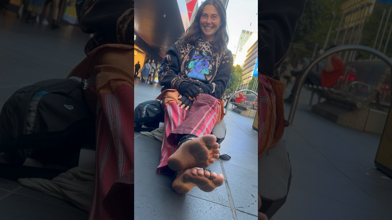Dirty feet, in the city and minding my business lol, big love!
