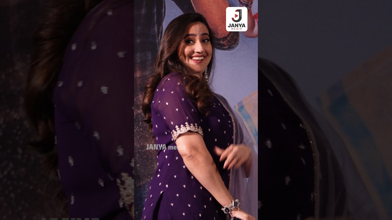 Sizzling SMILE 😍ANCHOR #Manjusha #trendingshorts #shorts