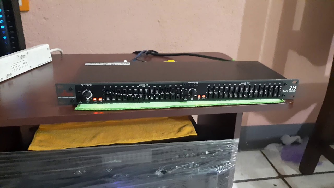 Ecualizador  DBX  modelo 215 .