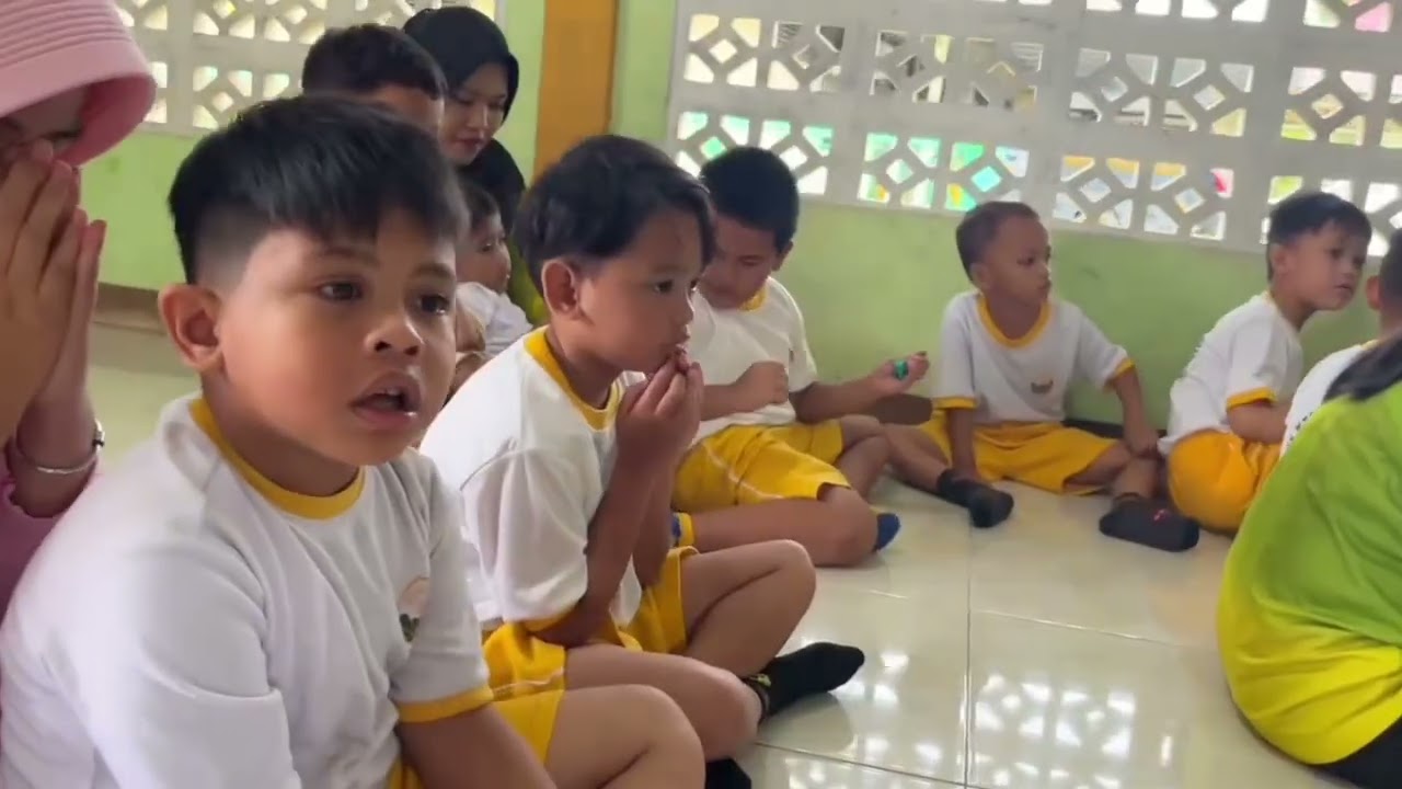 Ramadhan semakin dekat, saatnya berbagi dan menanamkan kebaikan sejak dini 🤍🌙