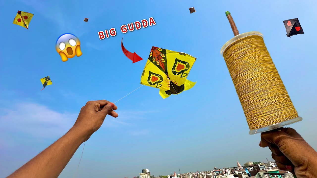 Большой воздушный змей Гудда Харт сражается на сильном ветру 😱
