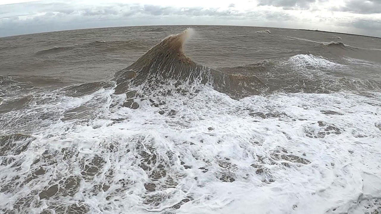 Walton Walk - 2024-02-26 - A gale force wind makes for an angry sea!!