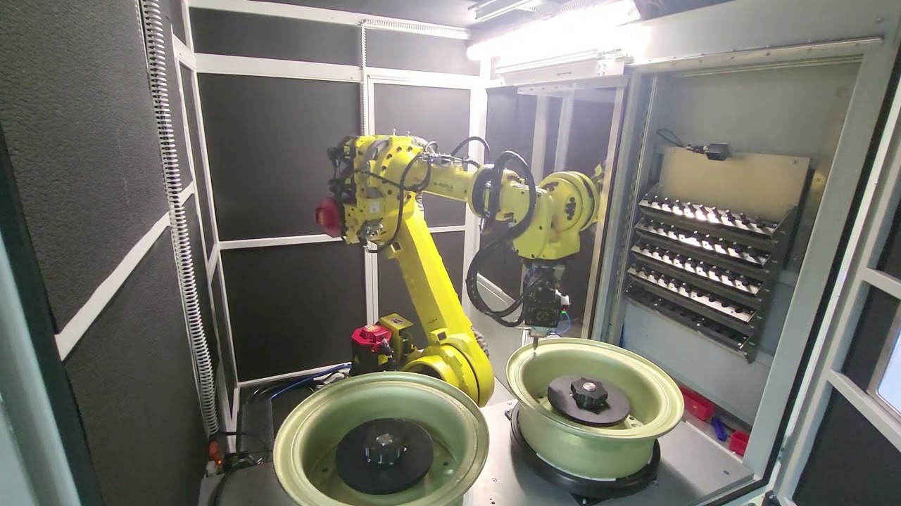 Znakowanie felg - robot wybijający znaki.