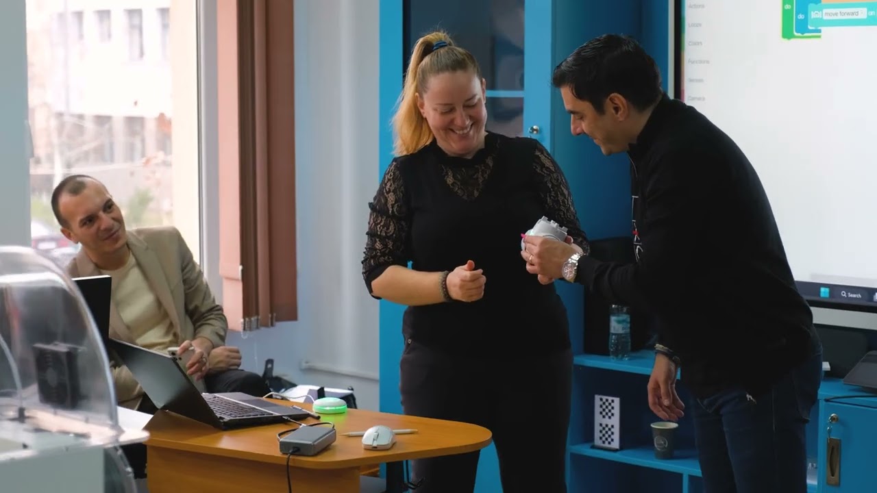 Primul SmartLab din vestul ţării instalat în Oradea, la Colegiul Economic 
