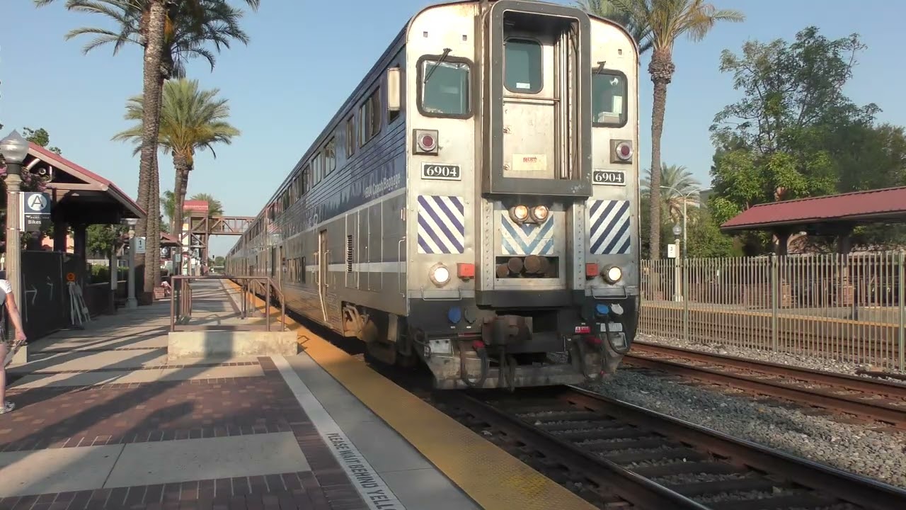 Rush hour trains at Fullerton July 2025