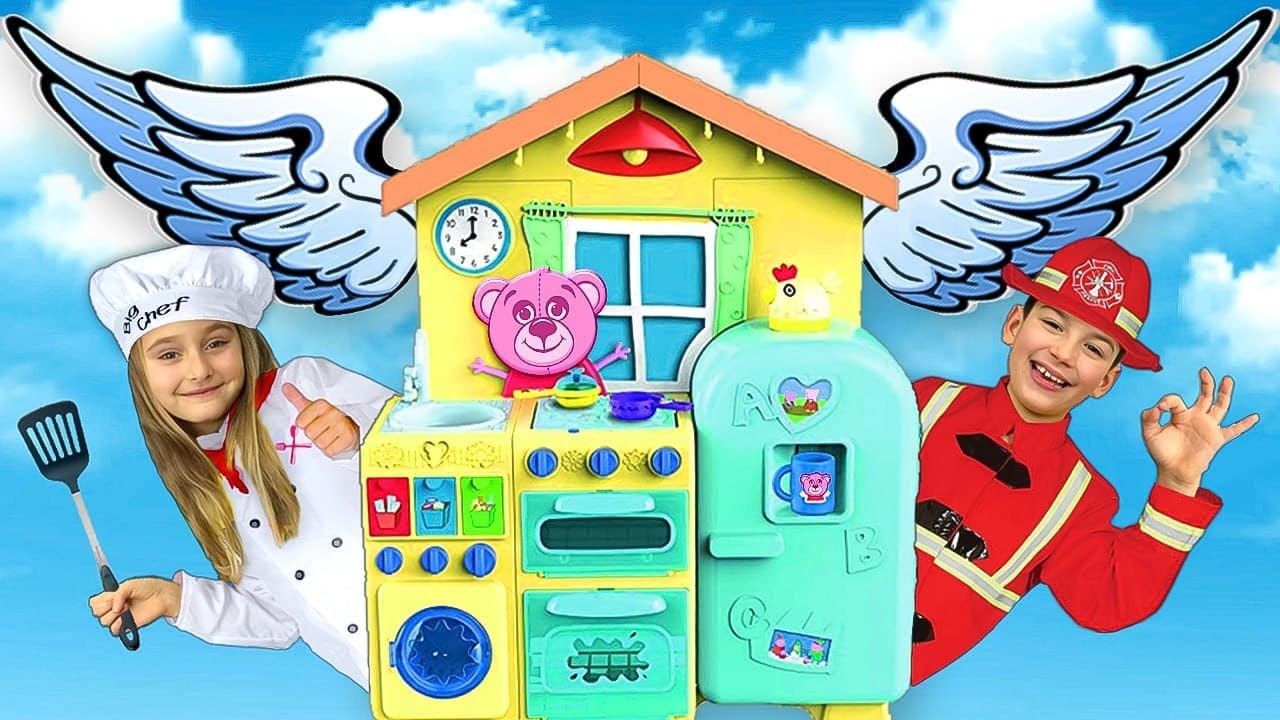 Sasha playing in Flying Toy Cafe with Wings