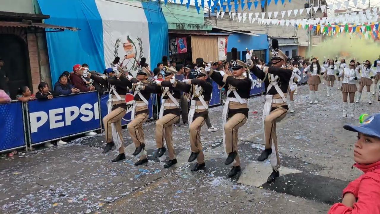Desfile la 29 - Colegio Clásico Guatemalteco 