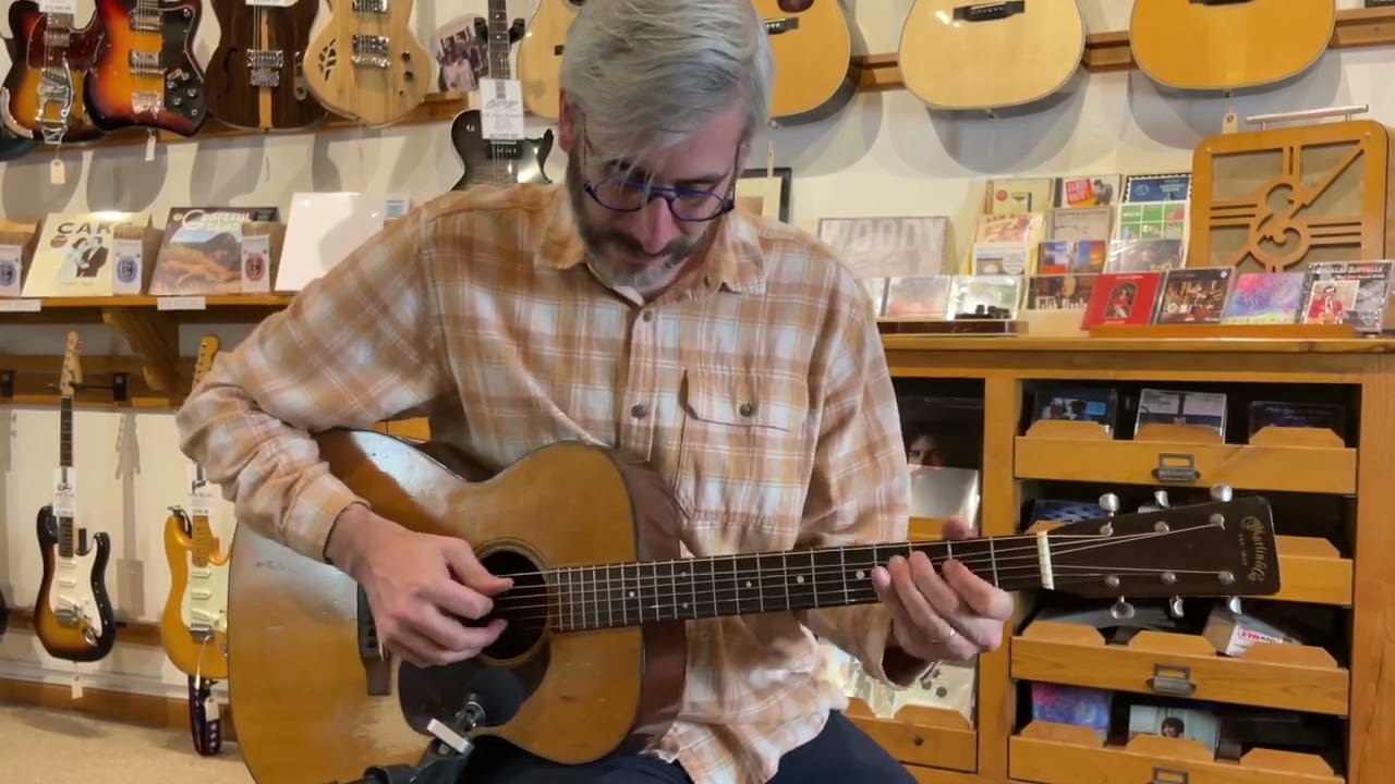 How does Recording King compare to a Vintage Martin? 1947 Martin 000-18 vs. Recording King RO-318