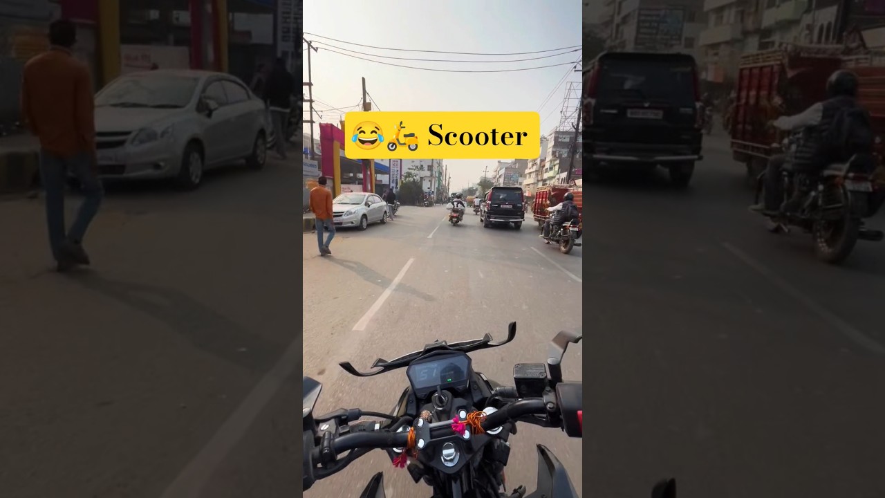 😂🛵scooter speed Se Baga rha hai 