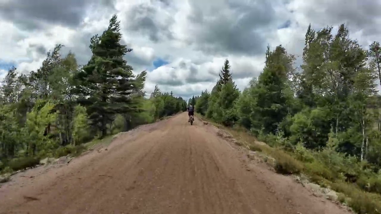 Ulricehamn Jönköpings - järnväg med cykel på banvallen från dumme mosse - till riksväg 40