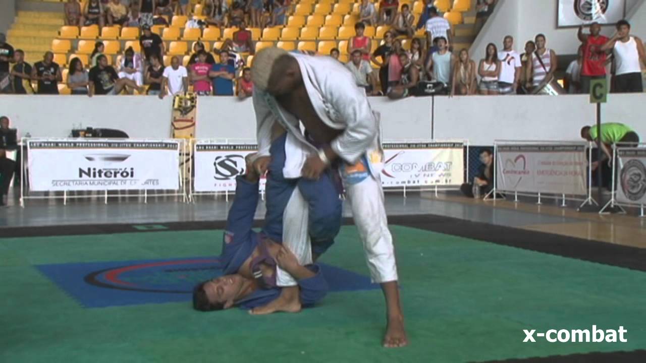 ABU DHABI PRO 2013 - Patrick Galdio x Erberth Santos by X-COMBAT