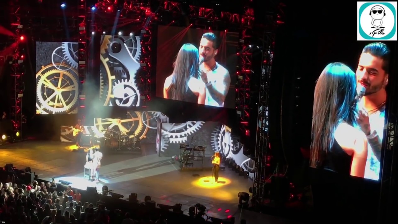 MALUMA EN MORELIA BESA A FAN ARRIBA DEL ESCENARIO *ASÍ LAS ESCOGE*
