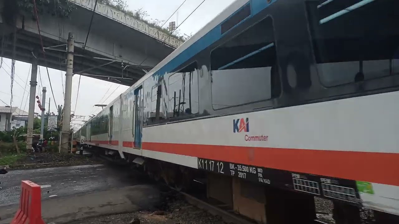 ​Epic Crossing! Airport Express Action at JPL 77A Daan Mogot! # Indonesia train